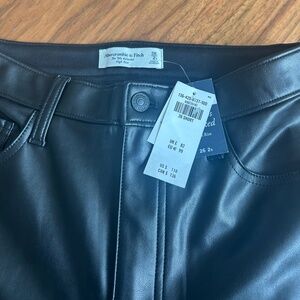 Curve Love Vegan Leather 90s Relaxed Pant 26 Short